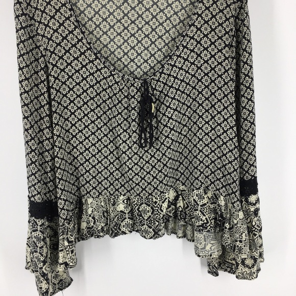 Mudd Ladies Long Sleeve Print Top (0407) - Picture 3 of 5